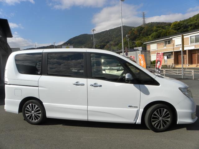 セレナ ハイウェイスターＳ－ＨＶアドバンスドセーフティパック　８人乗り　ナビ　ＴＶ　ＥＴＣ　バックモニター　フリップダウンモニター　オートクルーズ　両側電動パワスラ　ＨＩＤヘッドライト　キーレス　プッシュスタート　純正１６インチアルミホイール（4枚目）