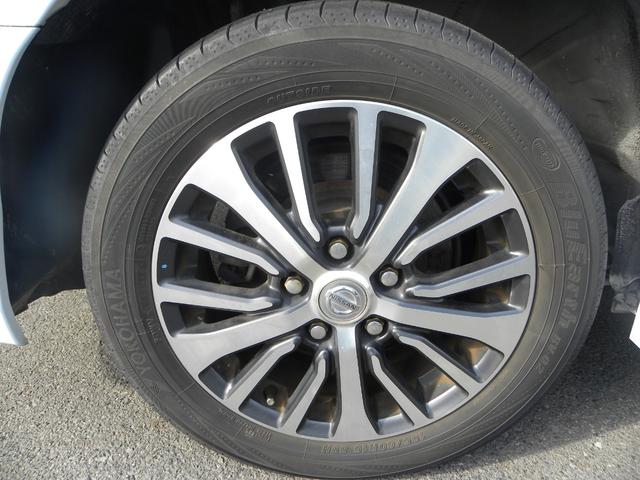 セレナ ハイウェイスターＳ－ＨＶアドバンスドセーフティパック　８人乗り　ナビ　ＴＶ　ＥＴＣ　バックモニター　フリップダウンモニター　オートクルーズ　両側電動パワスラ　ＨＩＤヘッドライト　キーレス　プッシュスタート　純正１６インチアルミホイール（12枚目）