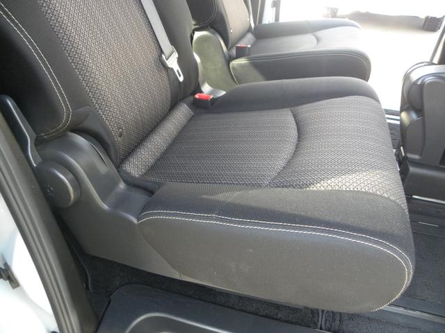 セレナ ハイウェイスターＳ－ＨＶアドバンスドセーフティパック　８人乗り　ナビ　ＴＶ　ＥＴＣ　バックモニター　フリップダウンモニター　オートクルーズ　両側電動パワスラ　ＨＩＤヘッドライト　キーレス　プッシュスタート　純正１６インチアルミホイール（38枚目）