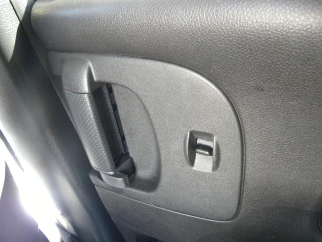 セレナ ハイウェイスターＳ－ＨＶアドバンスドセーフティパック　８人乗り　ナビ　ＴＶ　ＥＴＣ　バックモニター　フリップダウンモニター　オートクルーズ　両側電動パワスラ　ＨＩＤヘッドライト　キーレス　プッシュスタート　純正１６インチアルミホイール（40枚目）