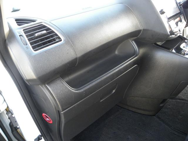 セレナ ハイウェイスターＳ－ＨＶアドバンスドセーフティパック　８人乗り　ナビ　ＴＶ　ＥＴＣ　バックモニター　フリップダウンモニター　オートクルーズ　両側電動パワスラ　ＨＩＤヘッドライト　キーレス　プッシュスタート　純正１６インチアルミホイール（52枚目）