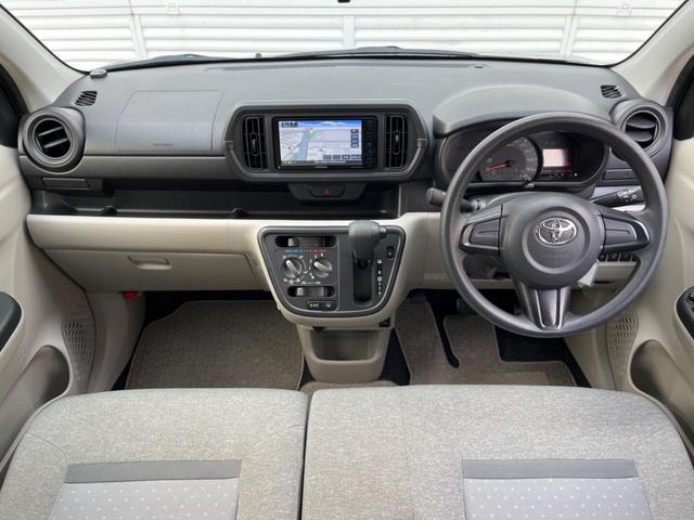 パッソ Ｘ　Ｓ　スマートアシスト　ナビ　ＥＴＣ　Ｂｌｕｅｔｏｏｔｈ　車線逸脱警報　先行車発進お知らせ機能　ＣＤ再生　地デジ　盗難防止装置　プライバシーガラス　アイドリングストップ　横滑防止装置（2枚目）