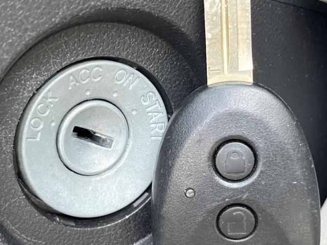 パッソ Ｘ　Ｓ　スマートアシスト　ナビ　ＥＴＣ　Ｂｌｕｅｔｏｏｔｈ　車線逸脱警報　先行車発進お知らせ機能　ＣＤ再生　地デジ　盗難防止装置　プライバシーガラス　アイドリングストップ　横滑防止装置（5枚目）