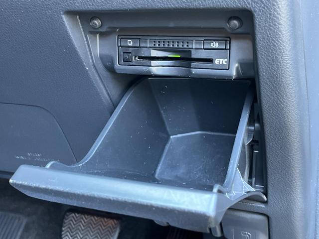 アルファード ２４０Ｓ　タイプゴールド　フリップダウン　両側電動ドア　純正ナビ　バックカメラ　ＥＴＣ　Ｂｌｕｅｔｏｏｔｈ　フルセグ　ドラレコ　禁煙車　パワーバックドア　ハーフレザーシート　ＨＩＤヘッド　クルコン　クリアランスソナー（7枚目）