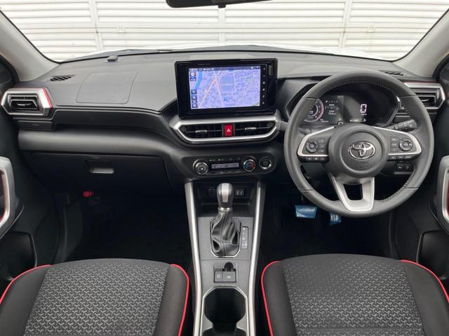 ライズ Ｚ　９インチディスプレイオーディオ　全周囲カメラ　衝突被害軽減　レーダークルーズ　禁煙車　ドラレコ　コーナーセンサー　スマートキー　ＬＥＤヘッド　ＥＴＣ２．０　オートハイビーム　車線逸脱警報　オートライト（2枚目）