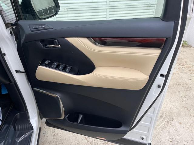 アルファード ２．５Ｇ　両側電動ドア　純正ＳＤナビ　後席モニター　バックカメラ　衝突被害軽減システム　レーダークルーズ　禁煙車　ハーフレザーシート　パワーシート　ドラレコ　コーナーセンサー　スマートキー　ＬＥＤヘッド（50枚目）