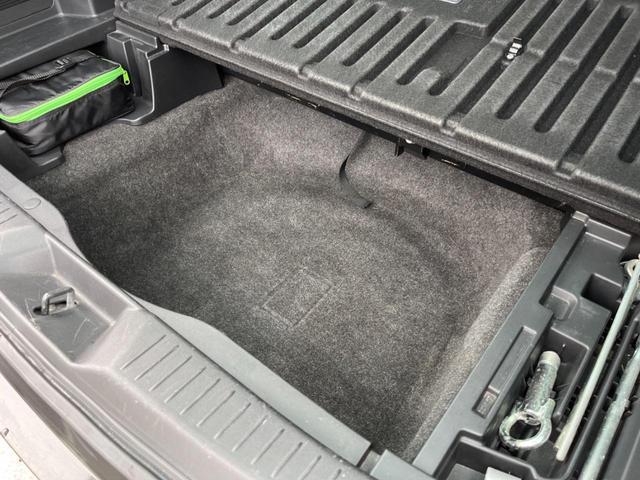 MPV 23S 両側電動ドア 純正SDナビ 後席モニター 禁煙車 スマートキー HIDヘッド ETC オートライト デュアルエアコン 純正17インチアルミ リアエアコン Bluetooth CD DVD再生 地デジ(54枚目)