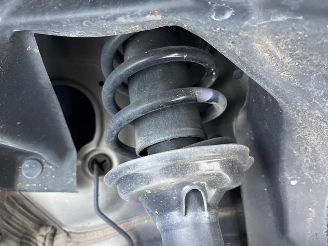 お車を安心してお乗りいただく為には、足回りの定期点検が欠かせません。サービスサポート（有償保証）では無料点検もご提供しており、安心のカーライフをお過ごしいただけるサポート体制が整っています。