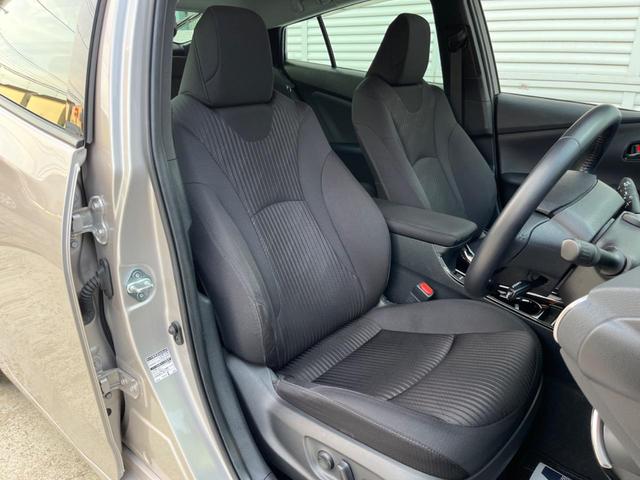 プリウス A トヨタセーフティセンス 純正SDナビ 全周囲カメラ ETC Bluetooth フルセグ ドラレコ LEDヘッド LEDフォグ オートハイビーム 革巻きハンドル 純正15インチAW CD/DVD再生(9枚目)