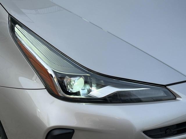 プリウス A トヨタセーフティセンス 純正SDナビ 全周囲カメラ ETC Bluetooth フルセグ ドラレコ LEDヘッド LEDフォグ オートハイビーム 革巻きハンドル 純正15インチAW CD/DVD再生(13枚目)
