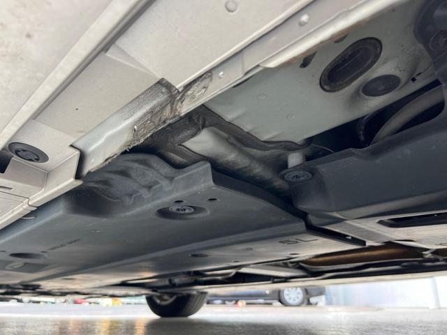 プリウス A トヨタセーフティセンス 純正SDナビ 全周囲カメラ ETC Bluetooth フルセグ ドラレコ LEDヘッド LEDフォグ オートハイビーム 革巻きハンドル 純正15インチAW CD/DVD再生(21枚目)