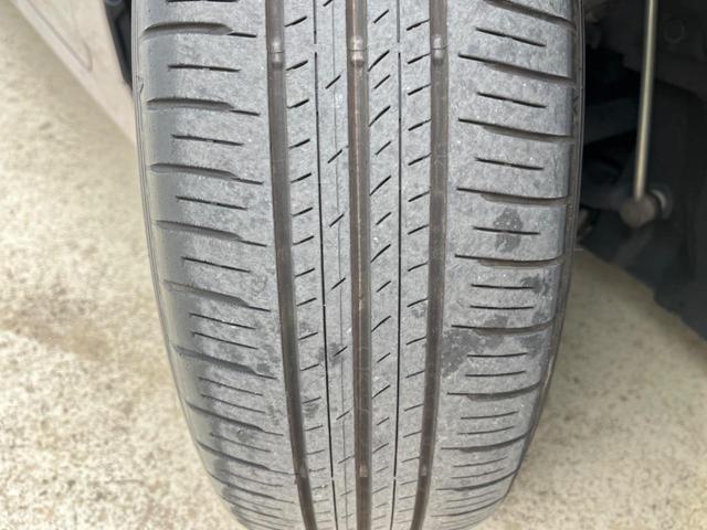 プリウス A トヨタセーフティセンス 純正SDナビ 全周囲カメラ ETC Bluetooth フルセグ ドラレコ LEDヘッド LEDフォグ オートハイビーム 革巻きハンドル 純正15インチAW CD/DVD再生(31枚目)