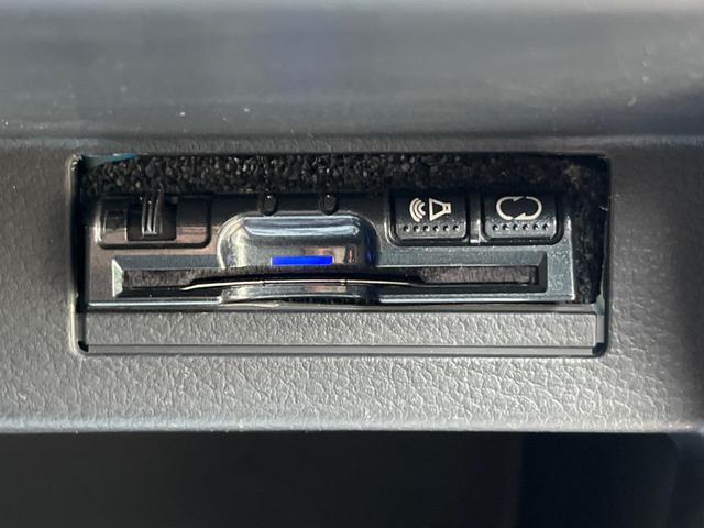 ワゴンＲスティングレー Ｔ　ＤＶＤナビ　バックカメラ　ＥＴＣ　Ｂｌｕｅｔｏｏｔｈ　フルセグ　スマートキー　ＨＩＤヘッド　革巻きハンドル　純正１５インチＡＷ　フォグライト　ＣＤ／ＤＶＤ再生　盗難防止装置　プライバシーガラス（7枚目）