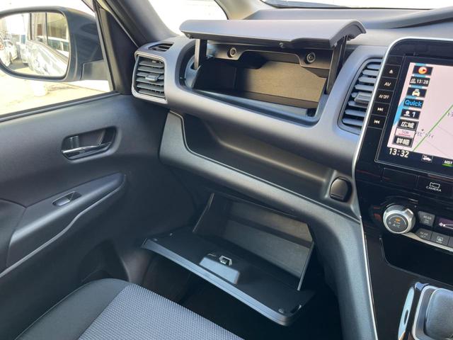 セレナ e-パワー XV フリップダウン 両側電動ドア プロパイロット インテリジェントエマージェンシーブレーキ 純正10型ナビ 全周囲カメラ ETC Bluetooth フルセグ ドラレコ 禁煙車 LEDヘッド レーンキープ(62枚目)