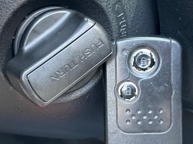 フィットハイブリッド ナビプレミアムセレクション 純正HDDナビ バックカメラ 禁煙車 スマートキー HIDヘッド ビルトインETC 純正15インチアルミ オートライト オートエアコン CD 地デジ パドルシフト(5枚目)