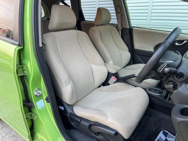 フィットハイブリッド ナビプレミアムセレクション 純正HDDナビ バックカメラ 禁煙車 スマートキー HIDヘッド ビルトインETC 純正15インチアルミ オートライト オートエアコン CD 地デジ パドルシフト(8枚目)