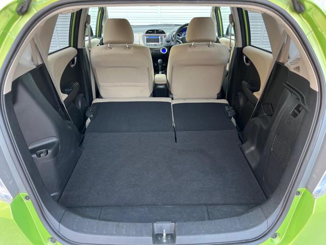 フィットハイブリッド ナビプレミアムセレクション 純正HDDナビ バックカメラ 禁煙車 スマートキー HIDヘッド ビルトインETC 純正15インチアルミ オートライト オートエアコン CD 地デジ パドルシフト(10枚目)