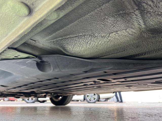 フィットハイブリッド ナビプレミアムセレクション 純正HDDナビ バックカメラ 禁煙車 スマートキー HIDヘッド ビルトインETC 純正15インチアルミ オートライト オートエアコン CD 地デジ パドルシフト(20枚目)