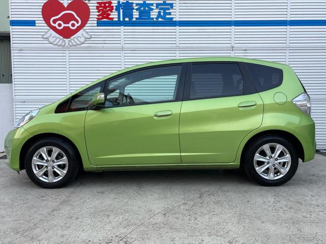 フィットハイブリッド ナビプレミアムセレクション 純正HDDナビ バックカメラ 禁煙車 スマートキー HIDヘッド ビルトインETC 純正15インチアルミ オートライト オートエアコン CD 地デジ パドルシフト(25枚目)