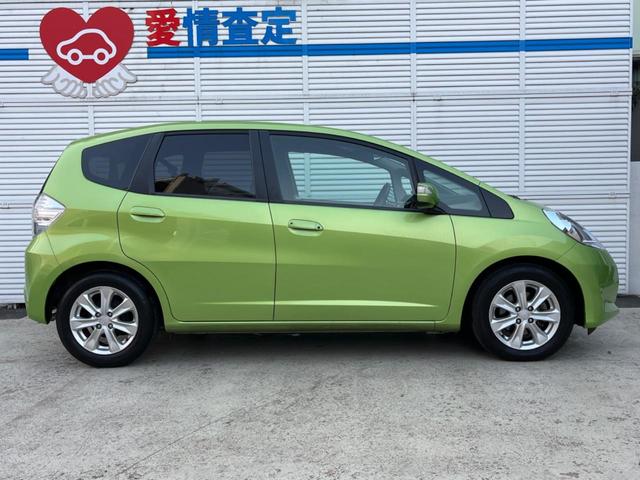 フィットハイブリッド ナビプレミアムセレクション 純正HDDナビ バックカメラ 禁煙車 スマートキー HIDヘッド ビルトインETC 純正15インチアルミ オートライト オートエアコン CD 地デジ パドルシフト(26枚目)