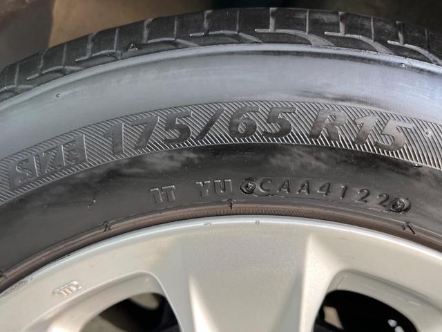 フィットハイブリッド ナビプレミアムセレクション 純正HDDナビ バックカメラ 禁煙車 スマートキー HIDヘッド ビルトインETC 純正15インチアルミ オートライト オートエアコン CD 地デジ パドルシフト(32枚目)