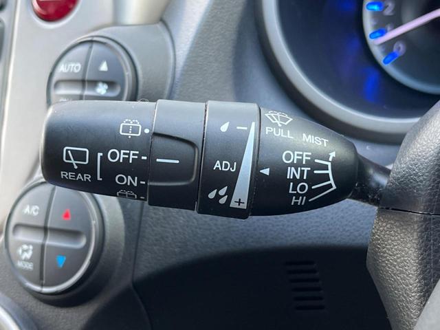 フィットハイブリッド ナビプレミアムセレクション 純正HDDナビ バックカメラ 禁煙車 スマートキー HIDヘッド ビルトインETC 純正15インチアルミ オートライト オートエアコン CD 地デジ パドルシフト(35枚目)