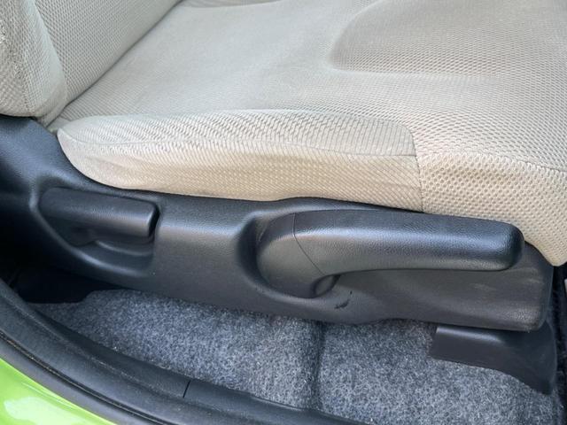 フィットハイブリッド ナビプレミアムセレクション 純正HDDナビ バックカメラ 禁煙車 スマートキー HIDヘッド ビルトインETC 純正15インチアルミ オートライト オートエアコン CD 地デジ パドルシフト(45枚目)