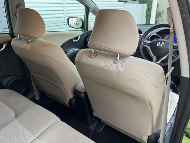 フィットハイブリッド ナビプレミアムセレクション 純正HDDナビ バックカメラ 禁煙車 スマートキー HIDヘッド ビルトインETC 純正15インチアルミ オートライト オートエアコン CD 地デジ パドルシフト(47枚目)