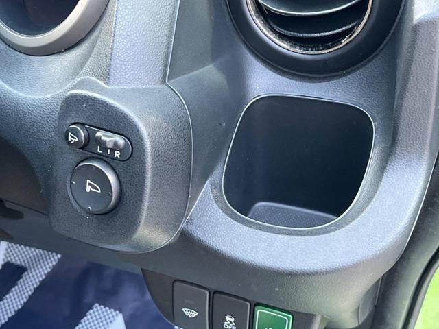 フィットハイブリッド ナビプレミアムセレクション 純正HDDナビ バックカメラ 禁煙車 スマートキー HIDヘッド ビルトインETC 純正15インチアルミ オートライト オートエアコン CD 地デジ パドルシフト(53枚目)