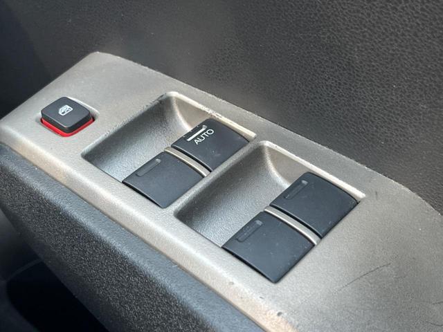 フィットハイブリッド ナビプレミアムセレクション 純正HDDナビ バックカメラ 禁煙車 スマートキー HIDヘッド ビルトインETC 純正15インチアルミ オートライト オートエアコン CD 地デジ パドルシフト(54枚目)