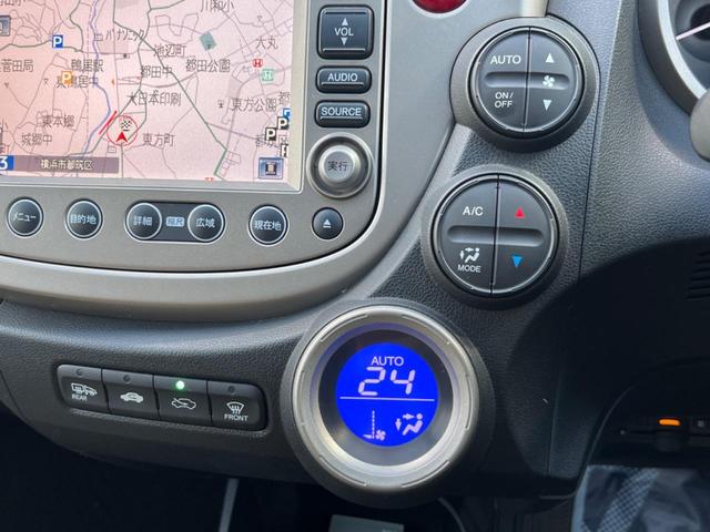 フィットハイブリッド ナビプレミアムセレクション 純正HDDナビ バックカメラ 禁煙車 スマートキー HIDヘッド ビルトインETC 純正15インチアルミ オートライト オートエアコン CD 地デジ パドルシフト(58枚目)