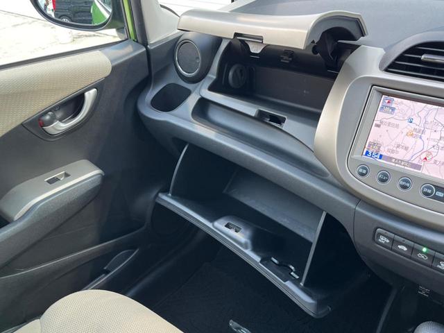 フィットハイブリッド ナビプレミアムセレクション 純正HDDナビ バックカメラ 禁煙車 スマートキー HIDヘッド ビルトインETC 純正15インチアルミ オートライト オートエアコン CD 地デジ パドルシフト(59枚目)