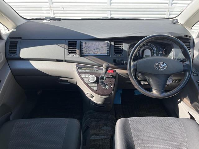 アイシス プラタナ 4WD 片側電動スライドドア 純正HDDナビ バックカメラ 禁煙車 コーナーセンサー スマートキー HIDヘッド ETC 純正16インチアルミ オートエアコン CD DVD再生(2枚目)