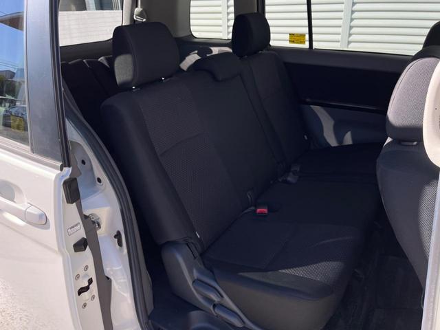 アイシス プラタナ 4WD 片側電動スライドドア 純正HDDナビ バックカメラ 禁煙車 コーナーセンサー スマートキー HIDヘッド ETC 純正16インチアルミ オートエアコン CD DVD再生(9枚目)