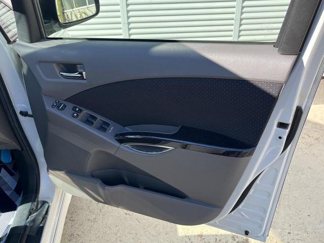 アイシス プラタナ 4WD 片側電動スライドドア 純正HDDナビ バックカメラ 禁煙車 コーナーセンサー スマートキー HIDヘッド ETC 純正16インチアルミ オートエアコン CD DVD再生(39枚目)