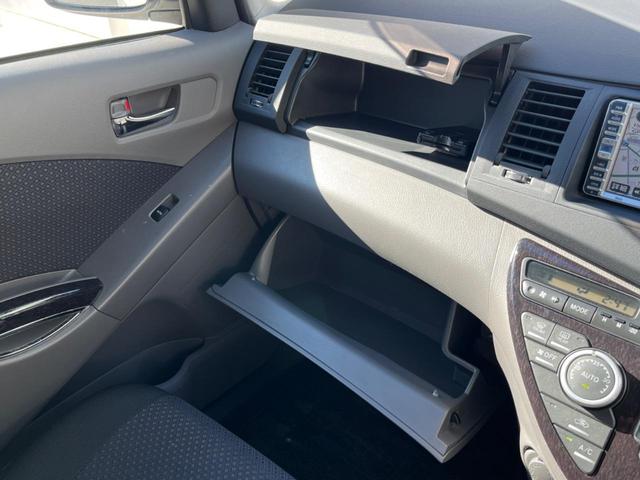 アイシス プラタナ 4WD 片側電動スライドドア 純正HDDナビ バックカメラ 禁煙車 コーナーセンサー スマートキー HIDヘッド ETC 純正16インチアルミ オートエアコン CD DVD再生(52枚目)