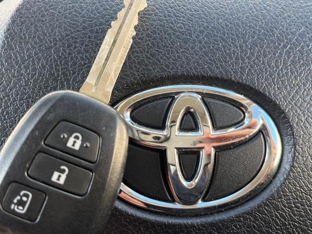 シエンタ Ｘ　電動スライドドア　ＳＤナビ　ＥＴＣ　Ｂｌｕｅｔｏｏｔｈ　ドラレコ　禁煙車　ＣＤ／ＤＶＤ再生　地デジ　盗難防止装置　プライバシーガラス　アイドリングストップ　横滑防止装置　トラクションコントロール（4枚目）