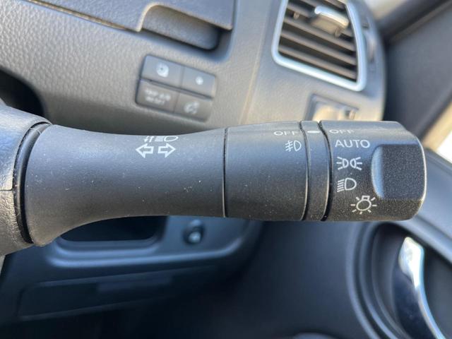 セレナ ハイウェイスター　Ｖセレクション　パノラミックルーフ　両側電動ドア　純正ナビ　バックカメラ　ＥＴＣ　Ｂｌｕｅｔｏｏｔｈ　禁煙車　クルコン　スマートキー　革巻きハンドル　オートエアコン　１６インチＡＷ　ＣＤ再生　地デジ　盗難防止装置（50枚目）