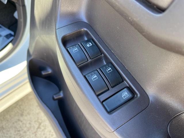 パッソ Ｘ　クツロギ　純正ＳＤナビ　禁煙車　スマートキー　Ｂｌｕｅｔｏｏｔｈ　ＣＤ　地デジ（38枚目）