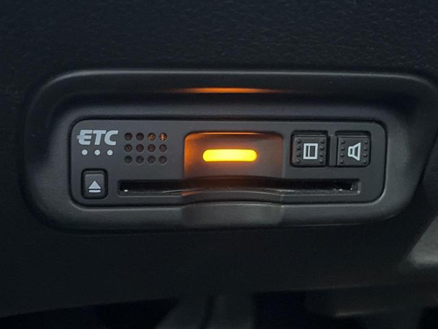 ヴェゼル ハイブリッドＲＳ・ホンダセンシング　バックカメラ　衝突被害軽減システム　レーダークルーズ　ハーフレザーシート　シートヒーター　スマートキー　ＬＥＤヘッド　ビルトインＥＴＣ　純正１８インチアルミ　車線逸脱警報　オートライト（9枚目）