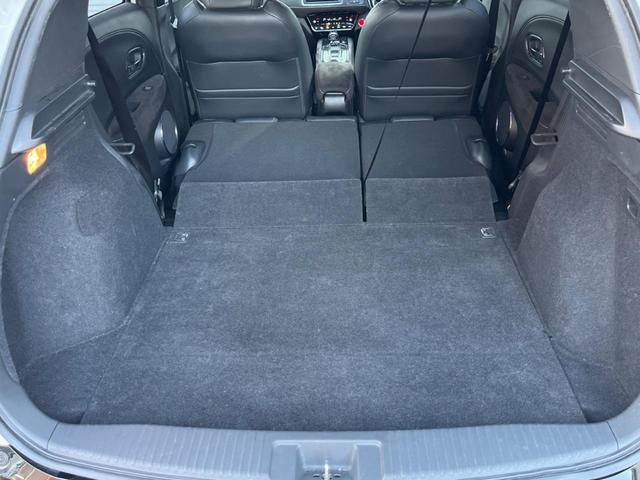 ヴェゼル ハイブリッドＲＳ・ホンダセンシング　バックカメラ　衝突被害軽減システム　レーダークルーズ　ハーフレザーシート　シートヒーター　スマートキー　ＬＥＤヘッド　ビルトインＥＴＣ　純正１８インチアルミ　車線逸脱警報　オートライト（12枚目）