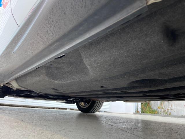 ヴェゼル ハイブリッドＲＳ・ホンダセンシング　バックカメラ　衝突被害軽減システム　レーダークルーズ　ハーフレザーシート　シートヒーター　スマートキー　ＬＥＤヘッド　ビルトインＥＴＣ　純正１８インチアルミ　車線逸脱警報　オートライト（23枚目）