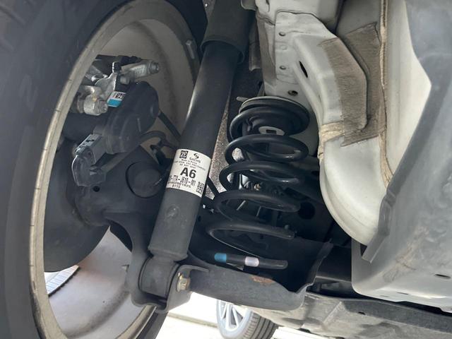 ヴェゼル ハイブリッドＲＳ・ホンダセンシング　バックカメラ　衝突被害軽減システム　レーダークルーズ　ハーフレザーシート　シートヒーター　スマートキー　ＬＥＤヘッド　ビルトインＥＴＣ　純正１８インチアルミ　車線逸脱警報　オートライト（25枚目）