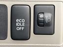 【アイドリングストップ】赤信号や渋滞で停車した際にエンジンを停止し、無駄な燃料の消費を抑えます。燃費向上や環境保護につなげる機能♪エンジンはブレーキを離せば再始動します。