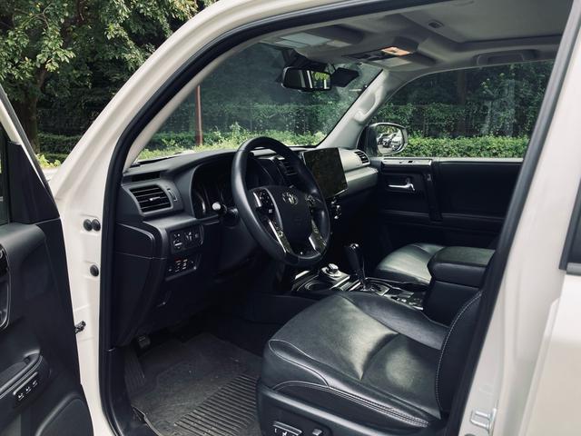 4ランナー リミテッド 4.0V6 4WD Nigntshade Edition サンルーフ ブラックレザー アルパインナビ、フルセグTV、Bluetooth JBLサウンド プッシュスタート(13枚目)