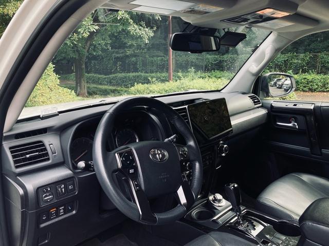 4ランナー リミテッド 4.0V6 4WD Nigntshade Edition サンルーフ ブラックレザー アルパインナビ、フルセグTV、Bluetooth JBLサウンド プッシュスタート(14枚目)