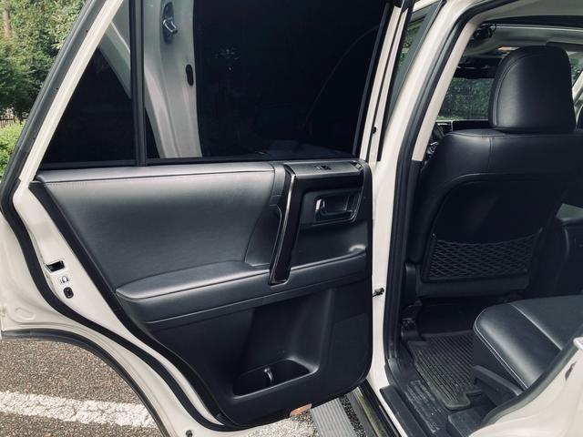 4ランナー リミテッド 4.0V6 4WD Nigntshade Edition サンルーフ ブラックレザー アルパインナビ、フルセグTV、Bluetooth JBLサウンド プッシュスタート(16枚目)