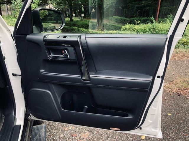 4ランナー リミテッド 4.0V6 4WD Nigntshade Edition サンルーフ ブラックレザー アルパインナビ、フルセグTV、Bluetooth JBLサウンド プッシュスタート(19枚目)