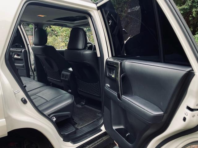 4ランナー リミテッド 4.0V6 4WD Nigntshade Edition サンルーフ ブラックレザー アルパインナビ、フルセグTV、Bluetooth JBLサウンド プッシュスタート(23枚目)