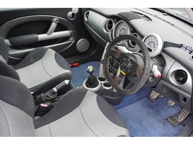 MINI クーパーS withJCWkit・禁煙車・スーパーチャージャー・ガラスルーフ・エアコン・持病修理済・車高調・新品ヘッドライト・グリル加工・パワステ修理・プラグイグニッションコイル交換済・電動ファンリレー交換済(10枚目)